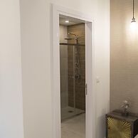 96 Nic1 - Stay Glam Skin Studio