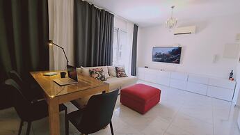 98 LIM - Stay W Apartment