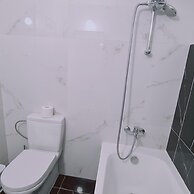 98 LIM - Stay W Apartment