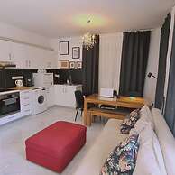 98 LIM - Stay W Apartment