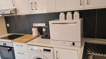 98 LIM - Stay W Apartment