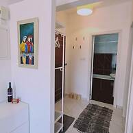 98 LIM - Stay W Apartment