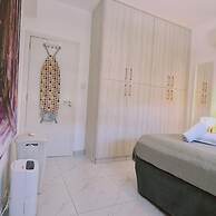 98 LIM - Stay W Apartment