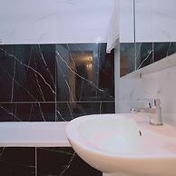 98 LIM - Stay W Apartment