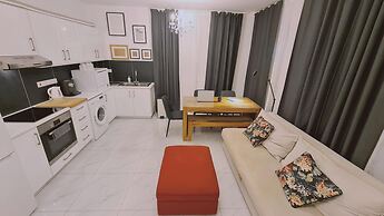 98 LIM - Stay W Apartment