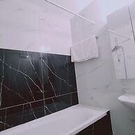 98 LIM - Stay W Apartment