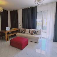 98 LIM - Stay W Apartment