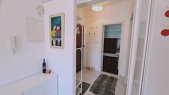 98 LIM - Stay W Apartment