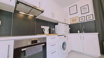 98 LIM - Stay W Apartment