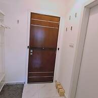 98 LIM - Stay W Apartment