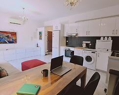 98 LIM - Stay W Apartment