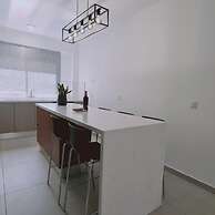 97 LIM - Stay Vital Elegance Apartment