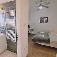 58 LIM - Stay Mystique Apartment