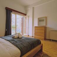 75 NIC - Stay Mythos Down Town House