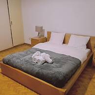 75 NIC - Stay Mythos Down Town House