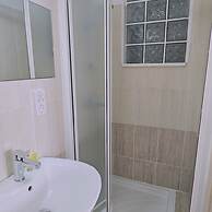 118 LCA - Stay White Petals Apartment