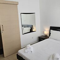 118 LCA - Stay White Petals Apartment