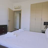 118 LCA - Stay White Petals Apartment