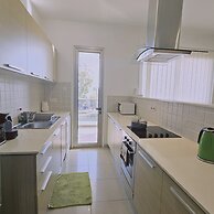 118 LCA - Stay White Petals Apartment