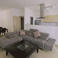 118 LCA - Stay White Petals Apartment