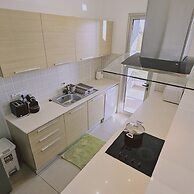 118 LCA - Stay White Petals Apartment