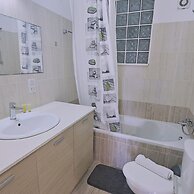 118 LCA - Stay White Petals Apartment