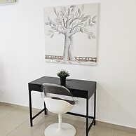 118 LCA - Stay White Petals Apartment