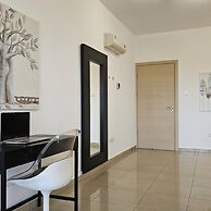 118 LCA - Stay White Petals Apartment