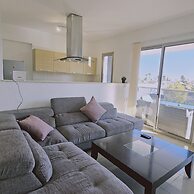 118 LCA - Stay White Petals Apartment