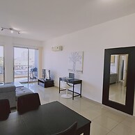 118 LCA - Stay White Petals Apartment