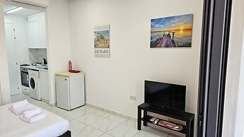 109 LIM 3 - Stay Terra Cota Studio