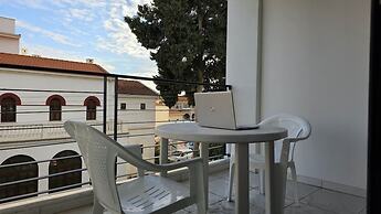 109 LIM 3 - Stay Terra Cota Studio