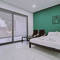 109 LIM 2 - Stay Cypress Studio