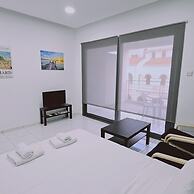 109 LIM 2 - Stay Cypress Studio