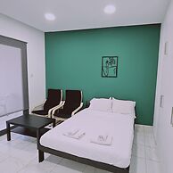 109 LIM 2 - Stay Cypress Studio