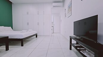 109 LIM 2 - Stay Cypress Studio