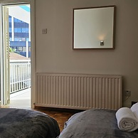 82 NIC - Stay Aurum Apartment