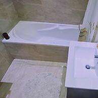 29 LIM - Downtown Retreat