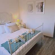 29 LIM - Downtown Retreat