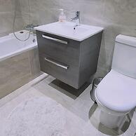 29 LIM - Downtown Retreat