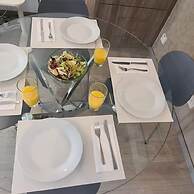 29 LIM - Downtown Retreat