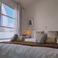 29 LIM - Downtown Retreat