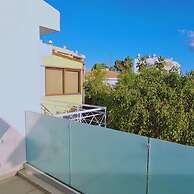 29 LIM - Downtown Retreat