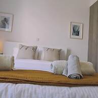 29 LIM - Downtown Retreat