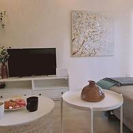 29 LIM - Downtown Retreat