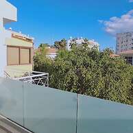 29 LIM - Downtown Retreat