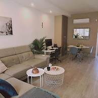 29 LIM - Downtown Retreat