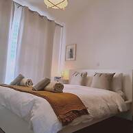 29 LIM - Downtown Retreat