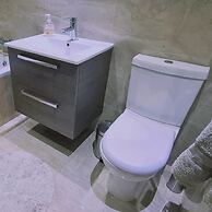 29 LIM - Downtown Retreat