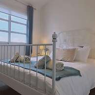 29 LIM - Downtown Retreat